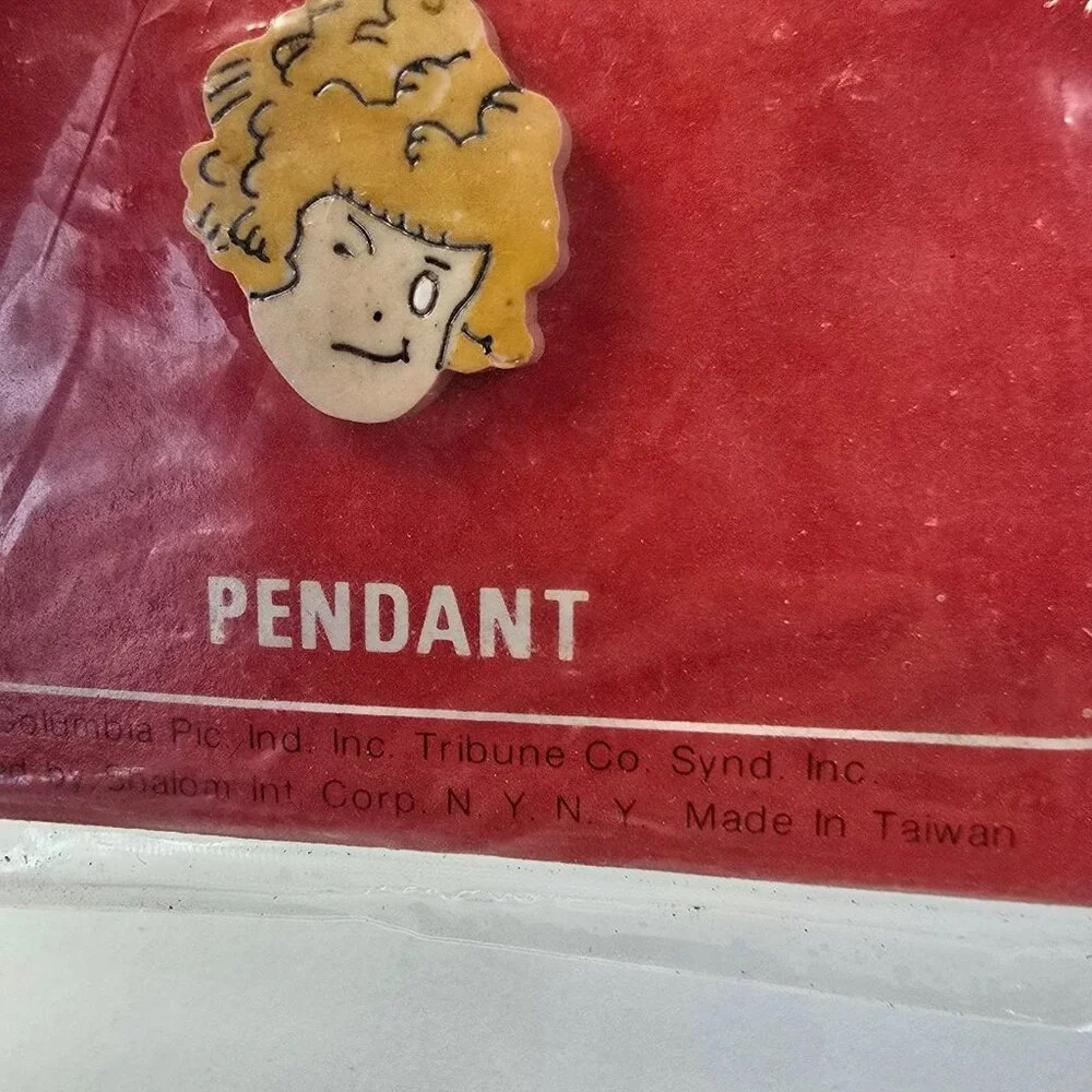 Vintage Little Orphan Annie Pendant Necklace N5027 Original Package Jewelry 1981